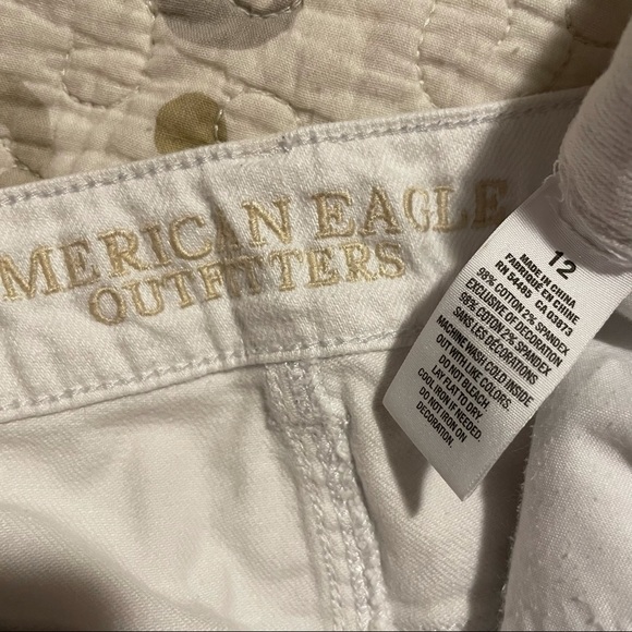 White denim shorts w/ sequin detail 🌼 - Picture 5 of 7